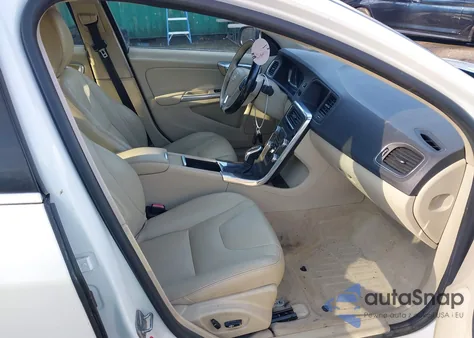 2015 Volvo S60 T5 Premier z USA, uszkodzony, nr VIN YV126MFK9F2337619